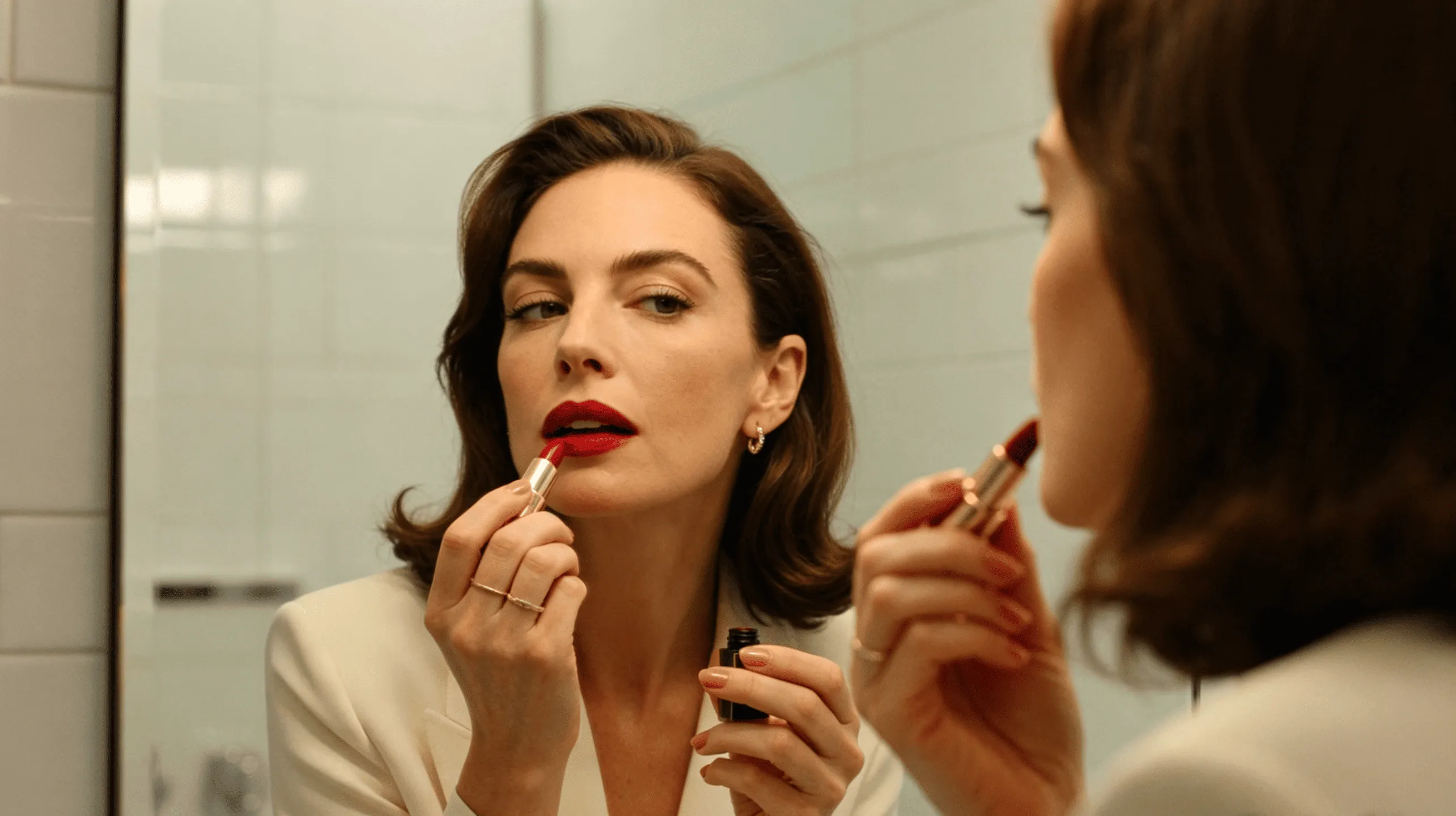 Teknik Layering Bibir dengan Lip Gloss, Tint, dan Cream