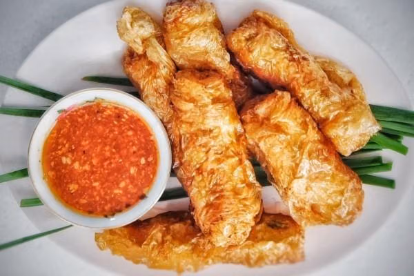 Tiga Variasi Lumpia Renyah: Rebung, Udang, dan Ayam Jamur