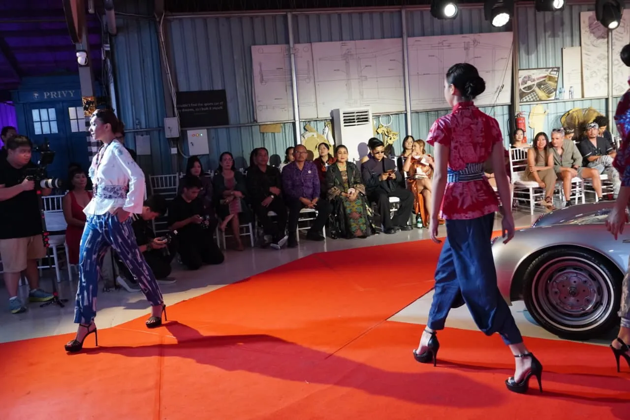 Tuksedo Auto and Fashion Gala: Tenun Bali Menguji Panggung Mode Dunia