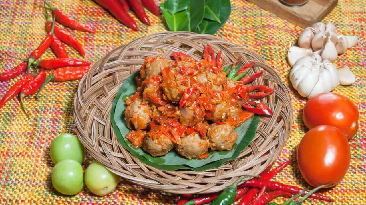 Oseng Mercon hingga Seblak Ceker: Tiga Bintang Kuliner Pedas Jalanan