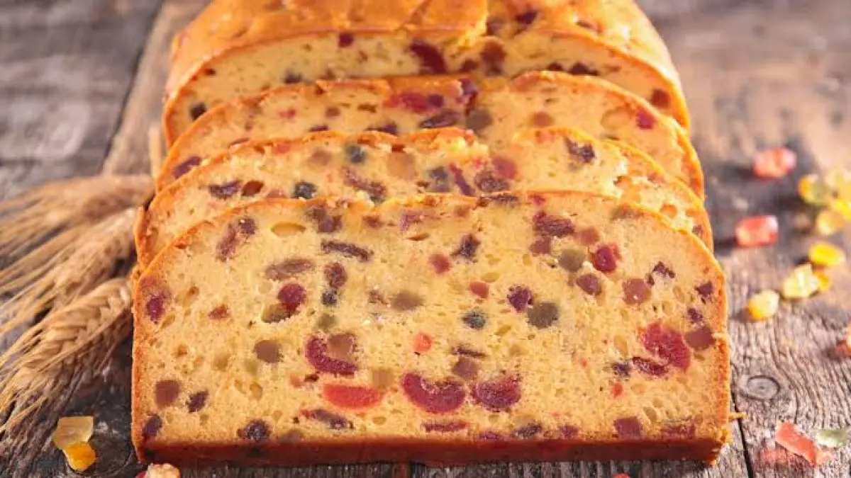 Dua Resep Kue Lembut untuk Pemula: Blackforest Sheet Cake dan Fruit Cake Buah Kering
