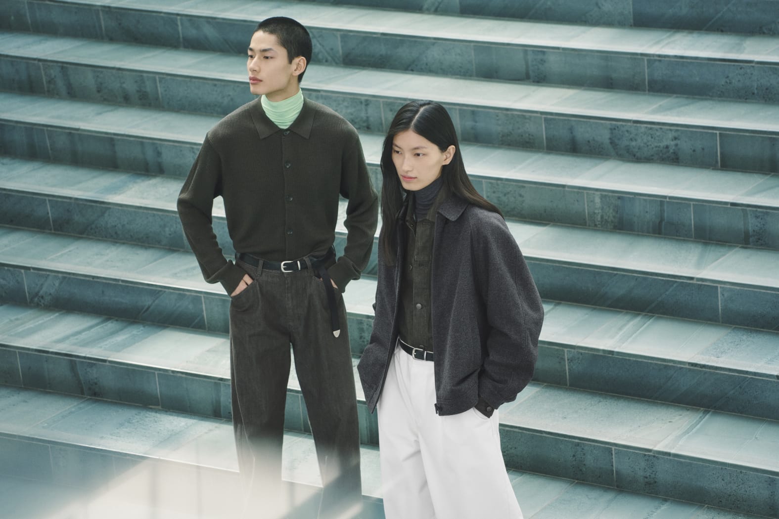 Clare Waight Keller Menggabungkan Cashmere, Korduroi, dan Denim dalam Koleksi Fall/Winter dengan Siluet Longgar