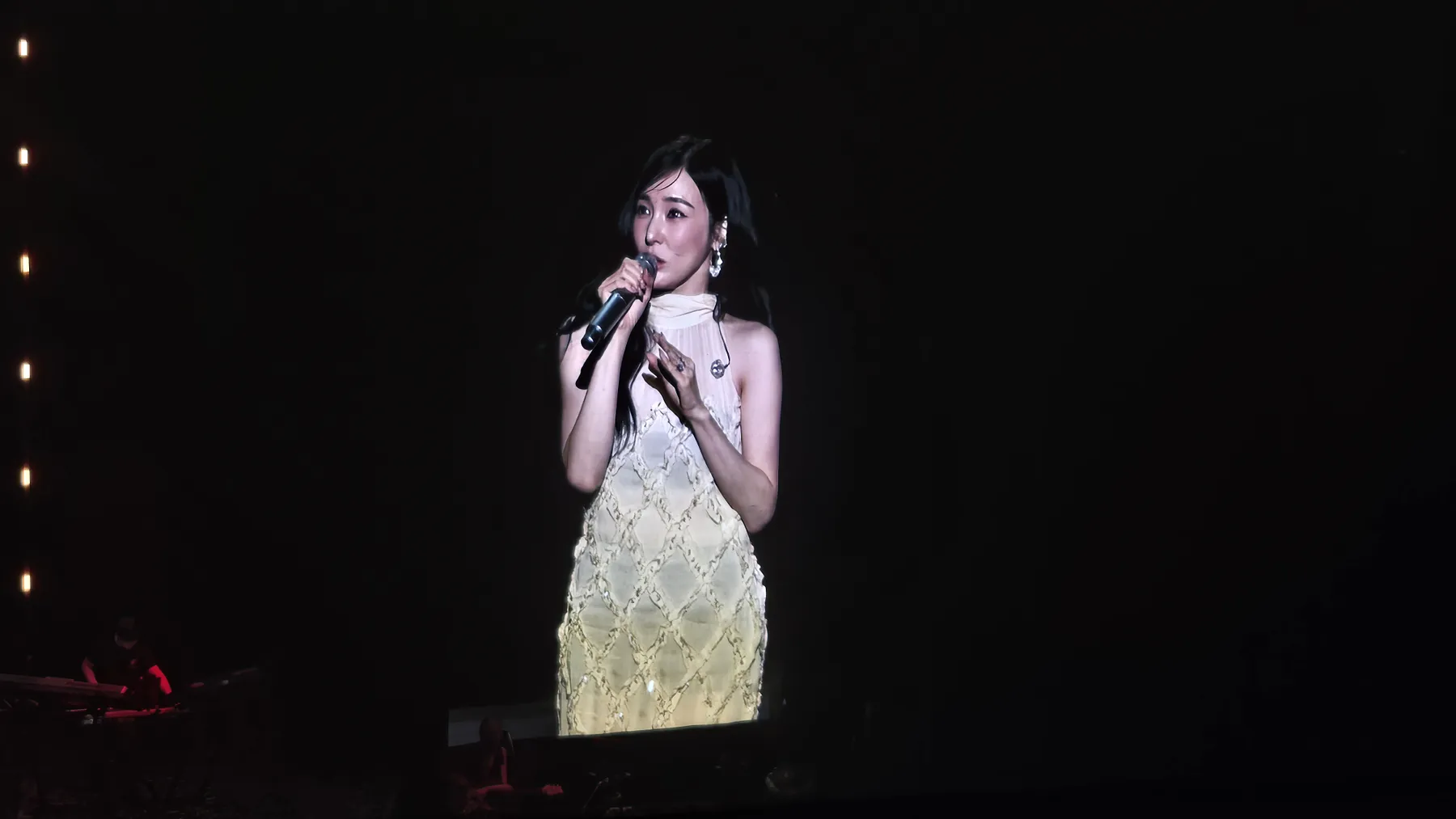 Setlist Edge of Calm Tour: Satu Dekade Solo Tiffany Young di Panggung Jakarta
