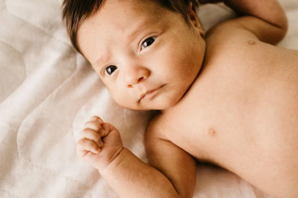 Bayi Rewel Tengah Malam? Jangan Selalu Menyalahkan Lapar