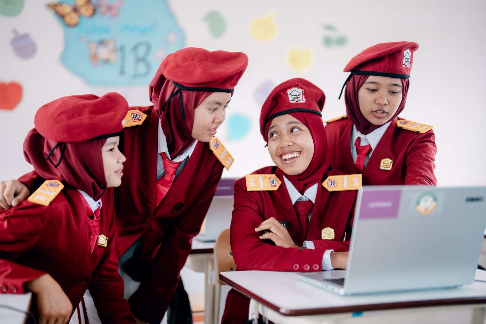 Lebih dari 44.000 Anak Miskin Raih Akses Pendidikan Gratis Lewat Sekolah Rakyat
