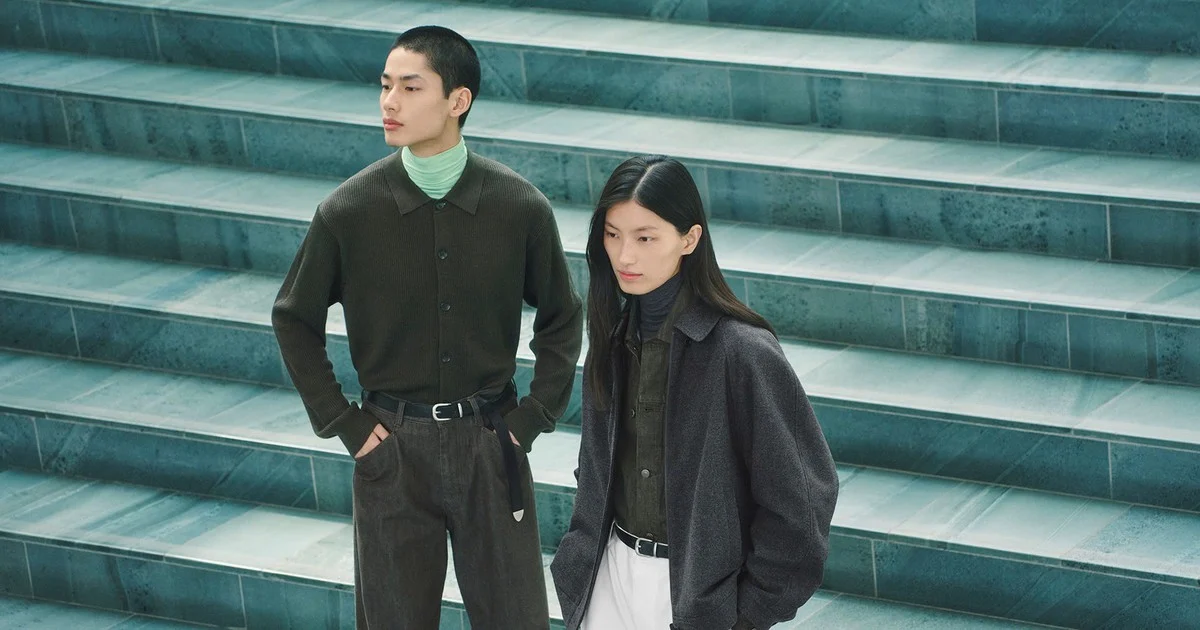 Clare Waight Keller Menggabungkan Cashmere, Korduroi, dan Denim dalam Koleksi Fall/Winter dengan Siluet Longgar
