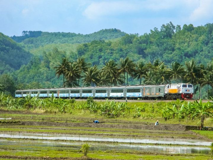 5 Rute Kereta Terpendek untuk Liburan Akhir Pekan