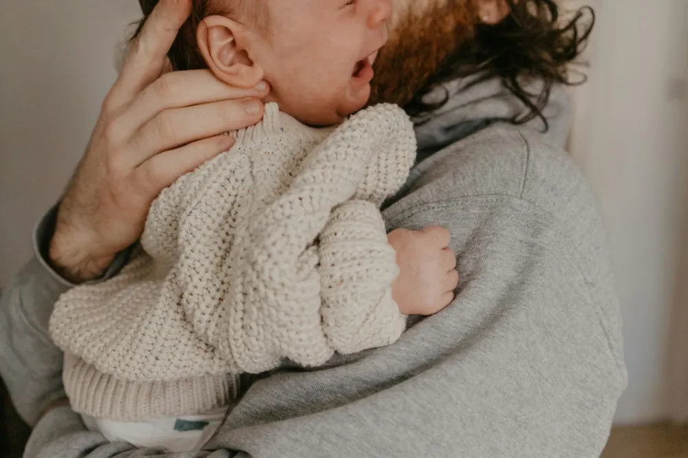Mengenali 12 Tanda Bayi Kelelahan dan Stres