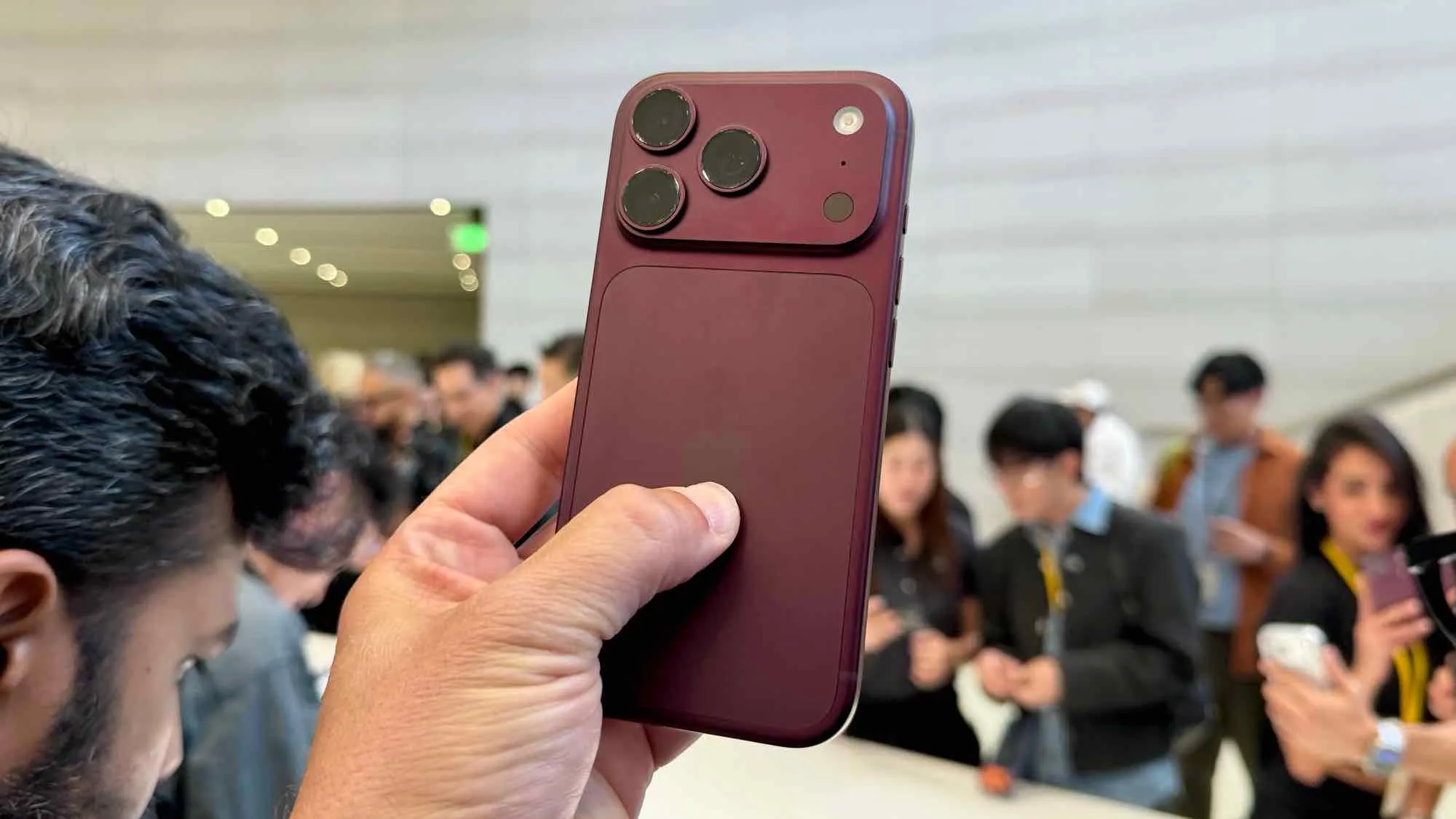 iPhone 18 Pro vs Pro Max: Mana Baterai yang Lebih Masuk Akal untuk Dibeli?