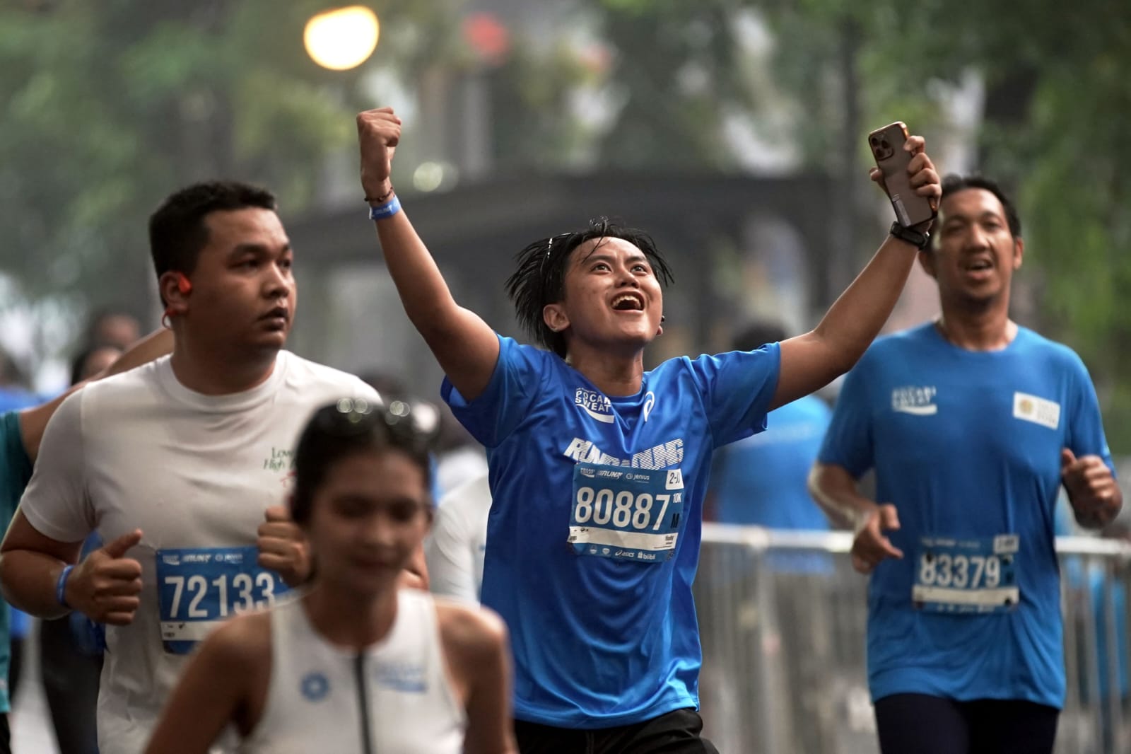 16.000 Pelari Birukan Bandung: Ekonomi Bergerak, Lingkungan Dijaga