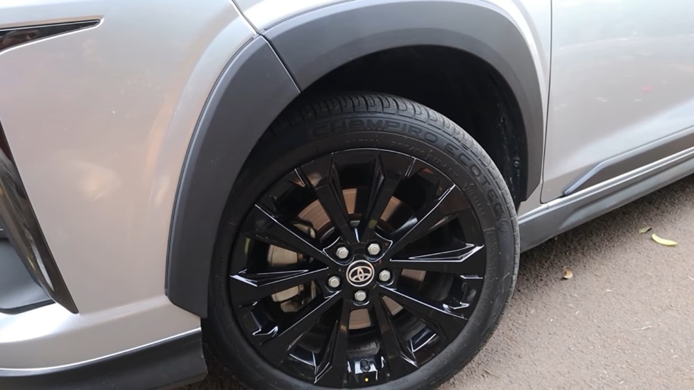 Toyota Veloz Hybrid: MPV 7 Penumpang Paling Praktis untuk Keluarga?