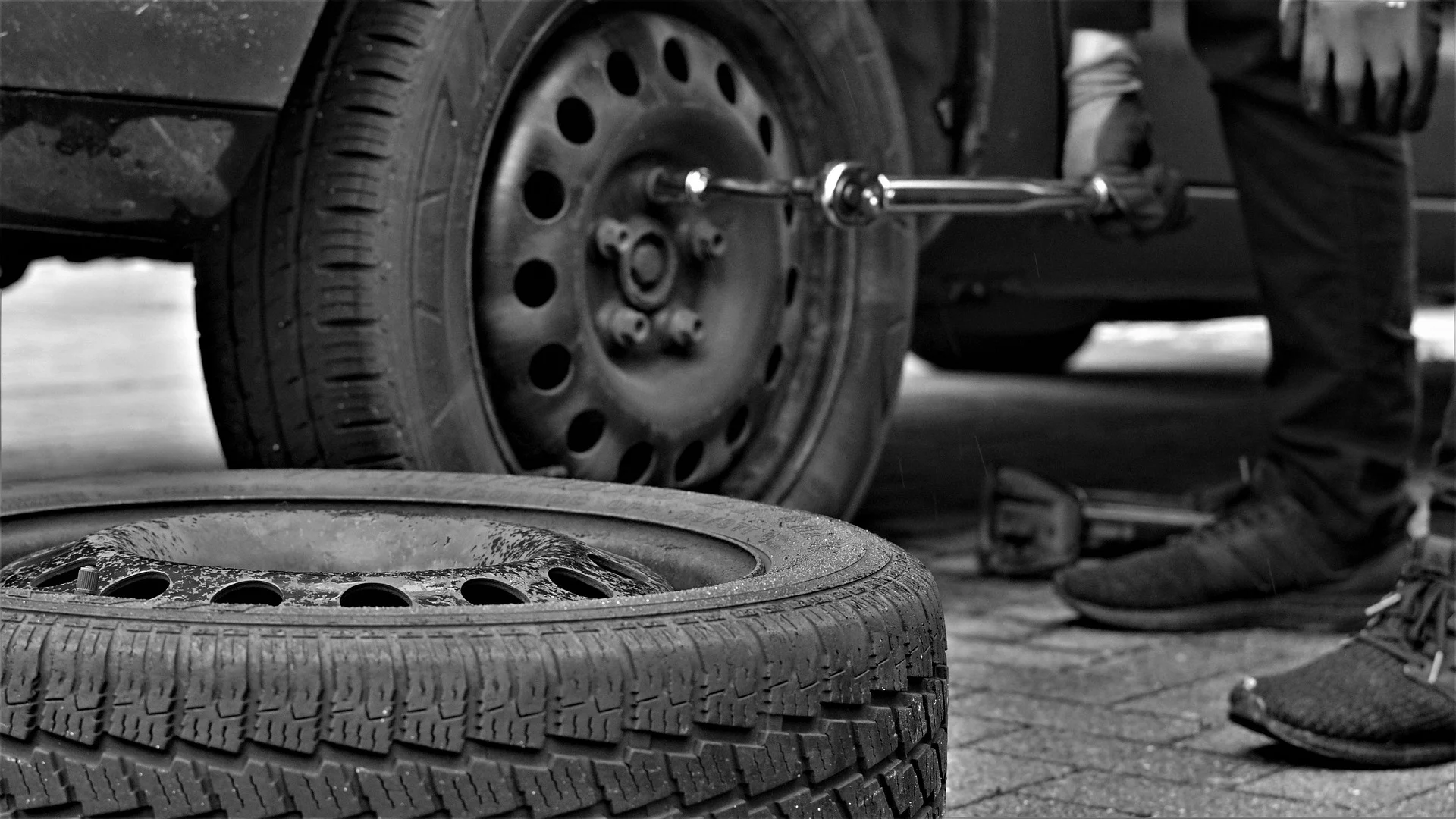 Penyebab Ban Mobil Aus Tidak Merata dan Benjol: Cara Deteksi Dini