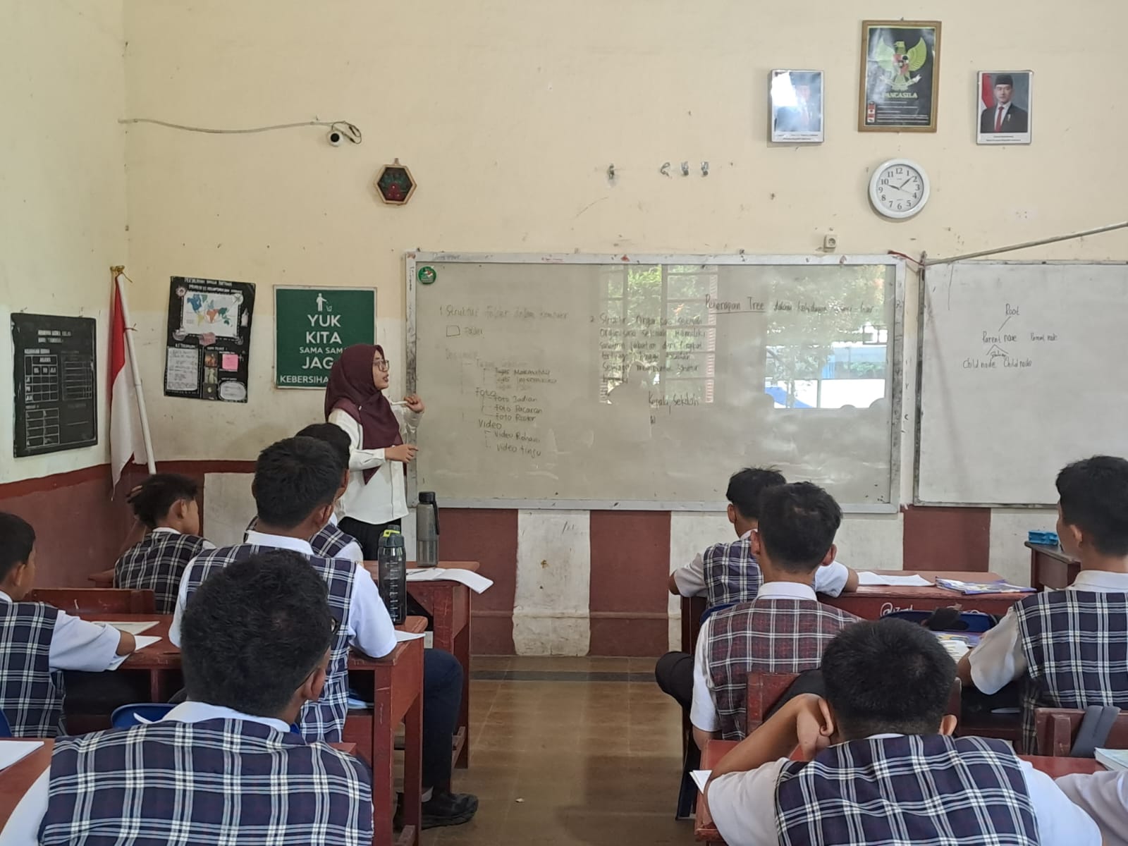 Dari Desa hingga Kota: Cerita Guru yang Menulis Kelasnya