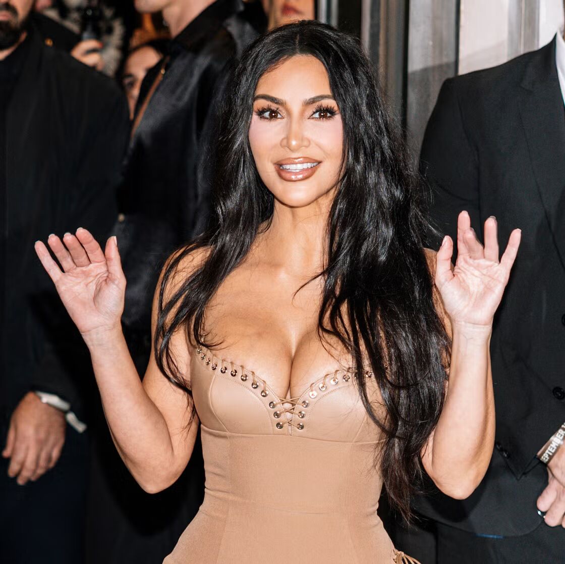 Dari JENNIE hingga Kim Kardashian: Selebriti Kuasai Gelombang Kolaborasi Fashion Eksklusif