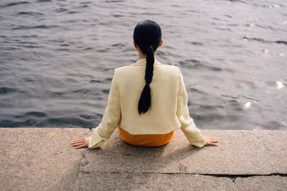 5 Tanda Quarter-Life Crisis yang Sering Terlewatkan dan Cara Mengatasinya