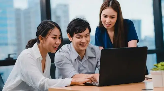 Kesenjangan Upah Perempuan 22%: Beban Domestik Sebagai Biaya Ekonomi Tersembunyi