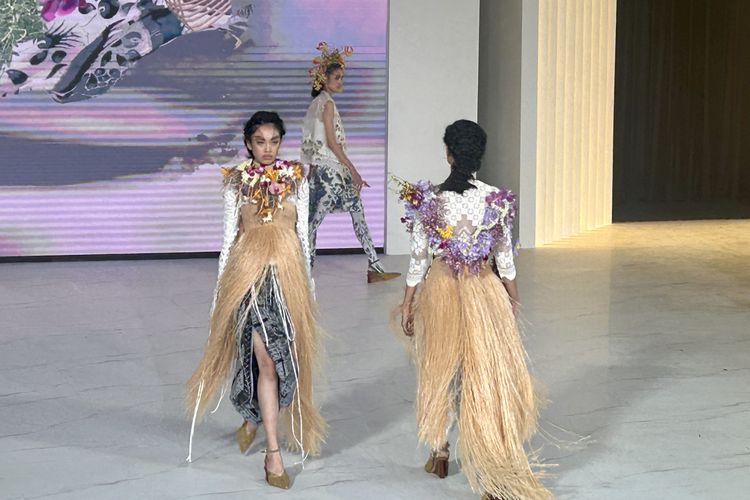 Tiga Desainer Lokal Rayakan Warisan Tekstil di Fashion Nation ke-20
