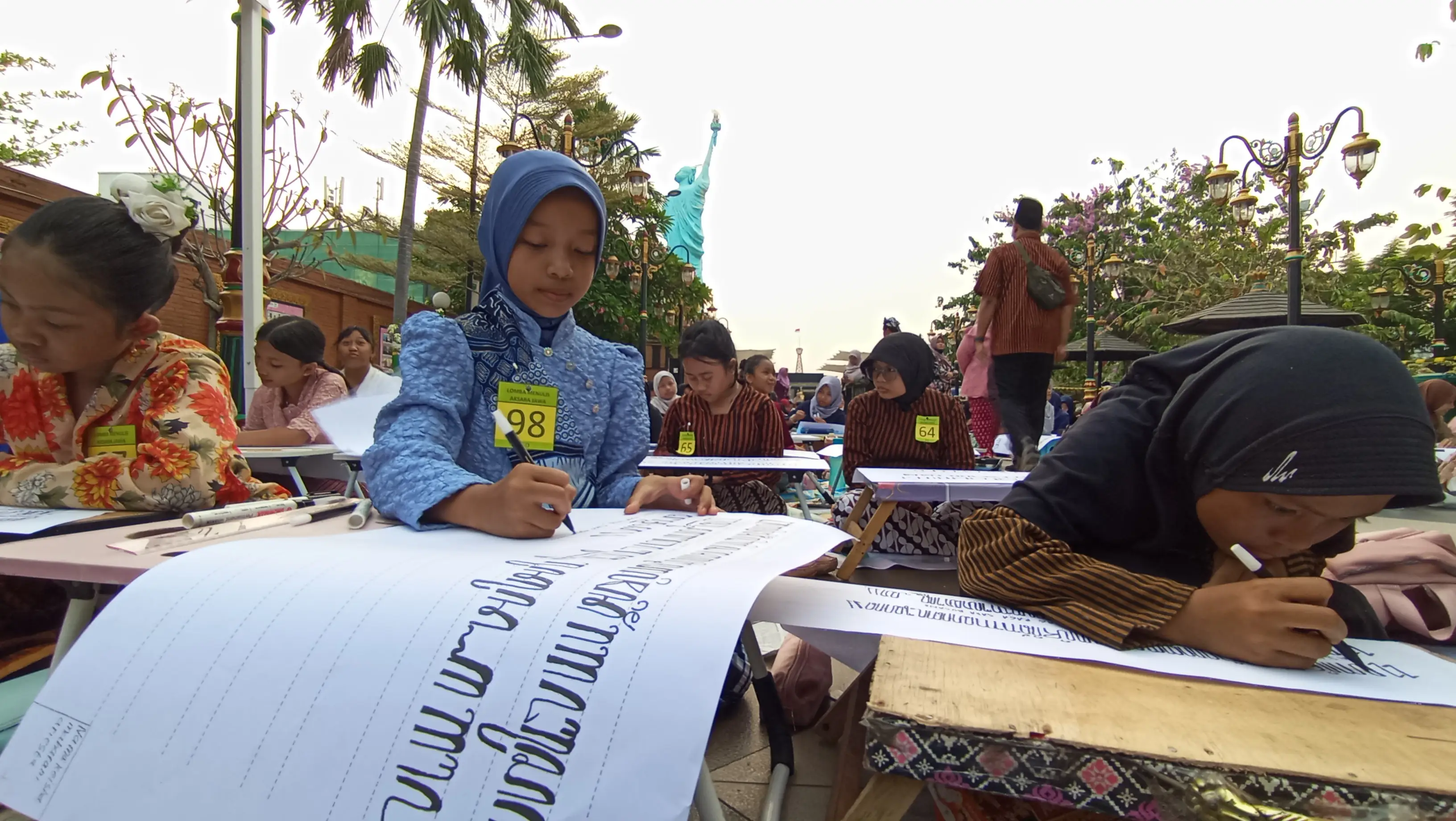 Ribuan Siswa Berlomba Geguritan dan Aksara Jawa untuk Lestarikan Warisan Budaya Lokal