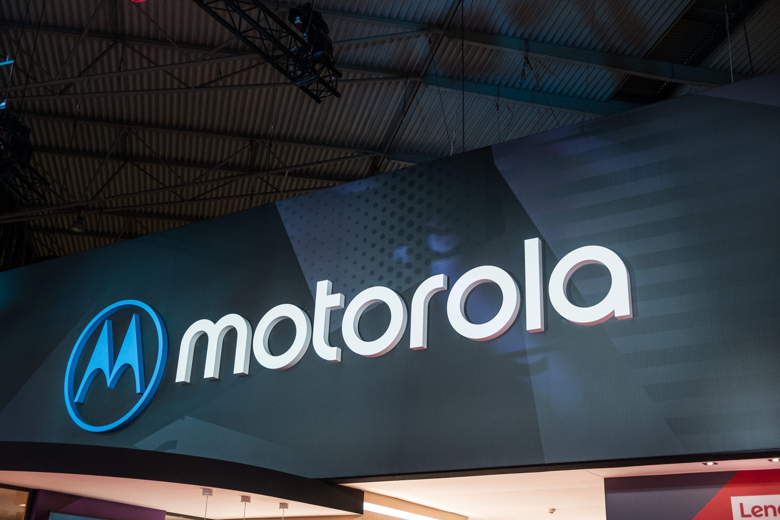 Motorola Signature: Flagship Baru Penantang Samsung dan Apple