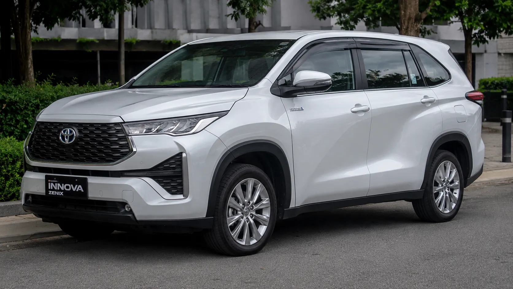 Kijang Innova Zenix Hybrid: Tenaga 186 PS dan Lonjakan Pesanan GIIAS