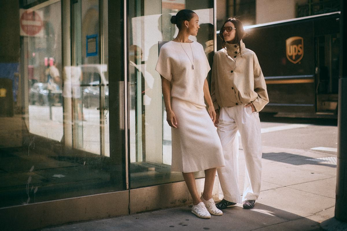 Koleksi Fall Winter 2026: Siluet Sculptural dan Sepatu Kerja Modern