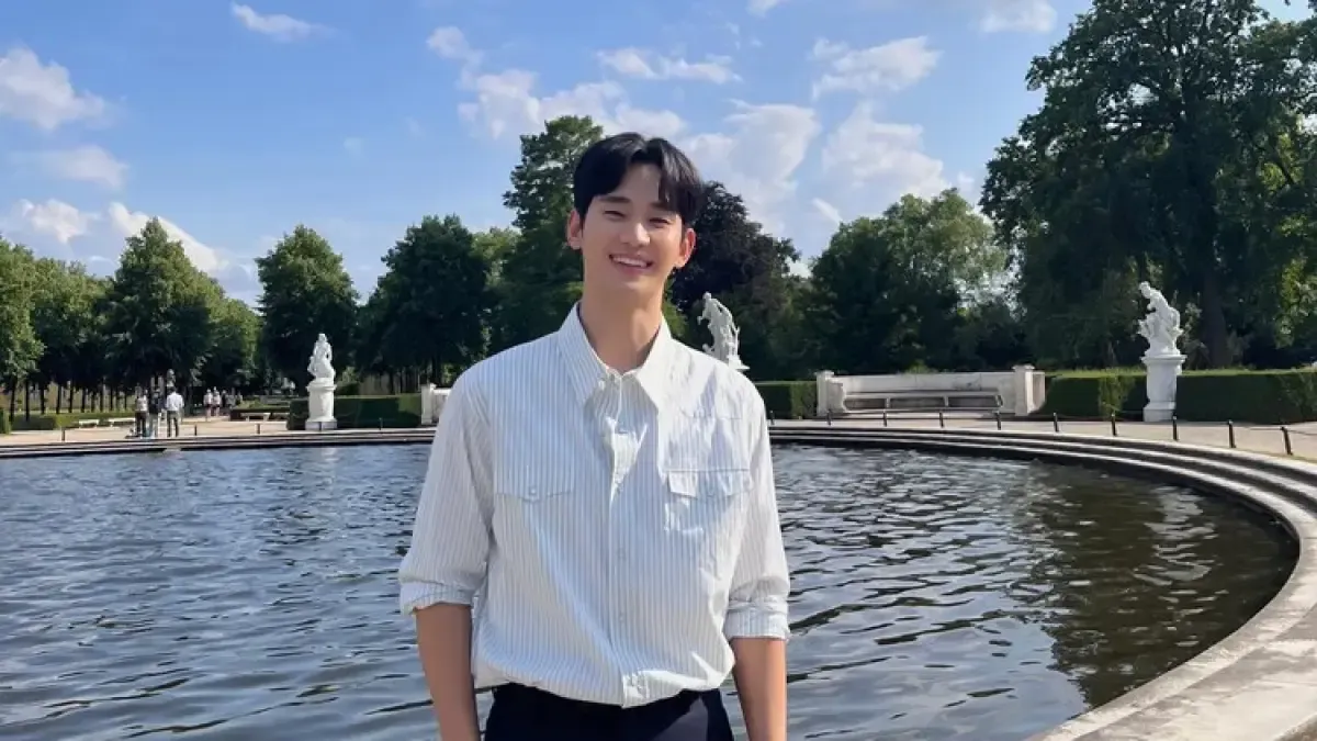 Kim Soo Hyun Kembali ke Panggung: Sorak, Boikot, dan Taruhan Layar Lebar