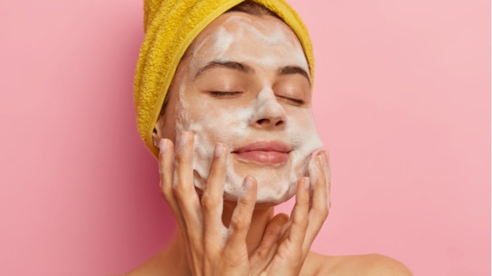 Facial Wash Vitamin C dan Niacinamide Terbaik untuk Wajah Kusam
