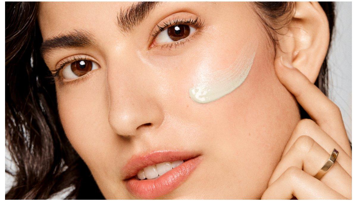 Cushion Matte dan Bedak Tabur Terbaik untuk Kulit Berminyak