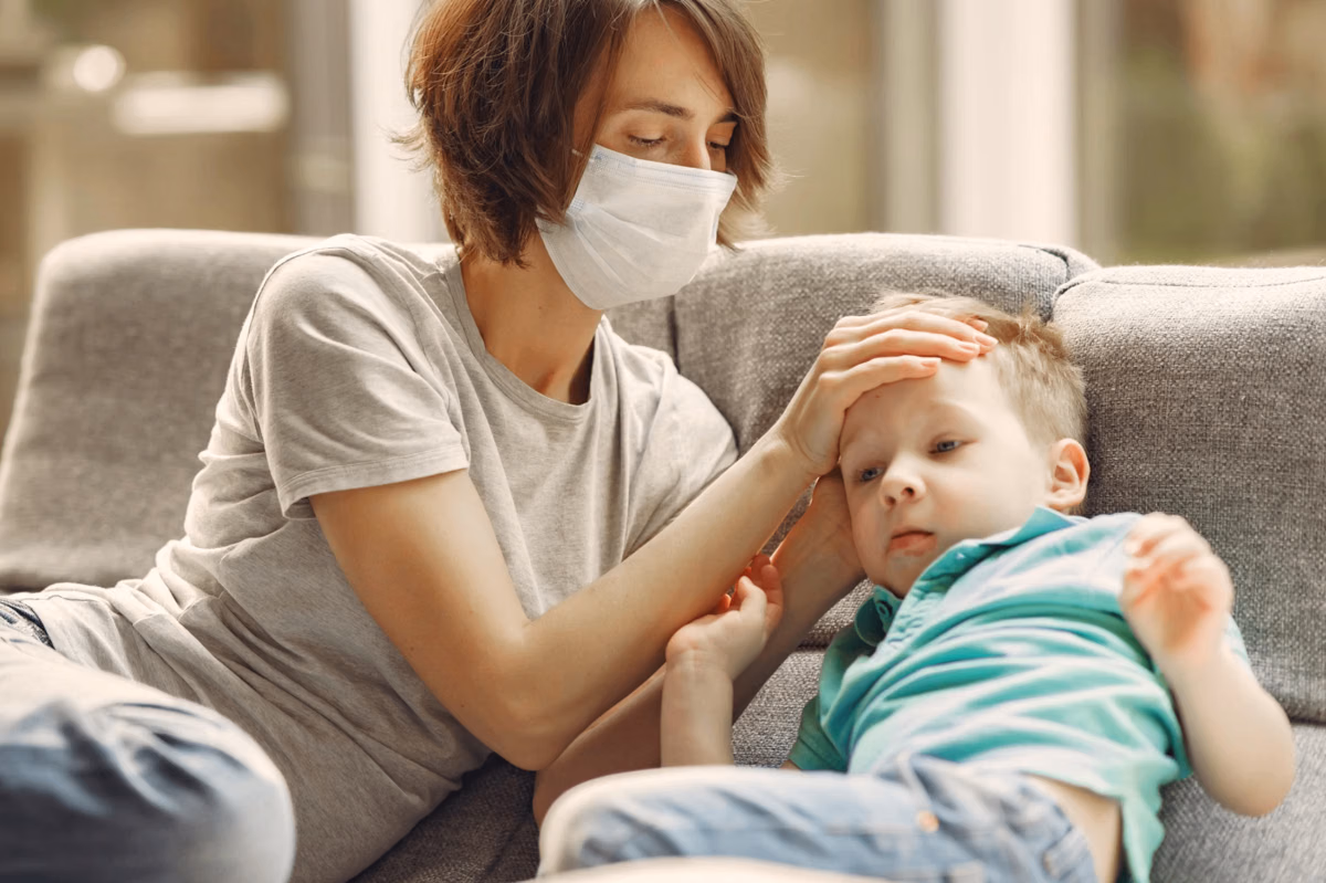 Demam Tinggi dan Batuk Mendadak: Membedakan Influenza dari Pilek Biasa pada Anak