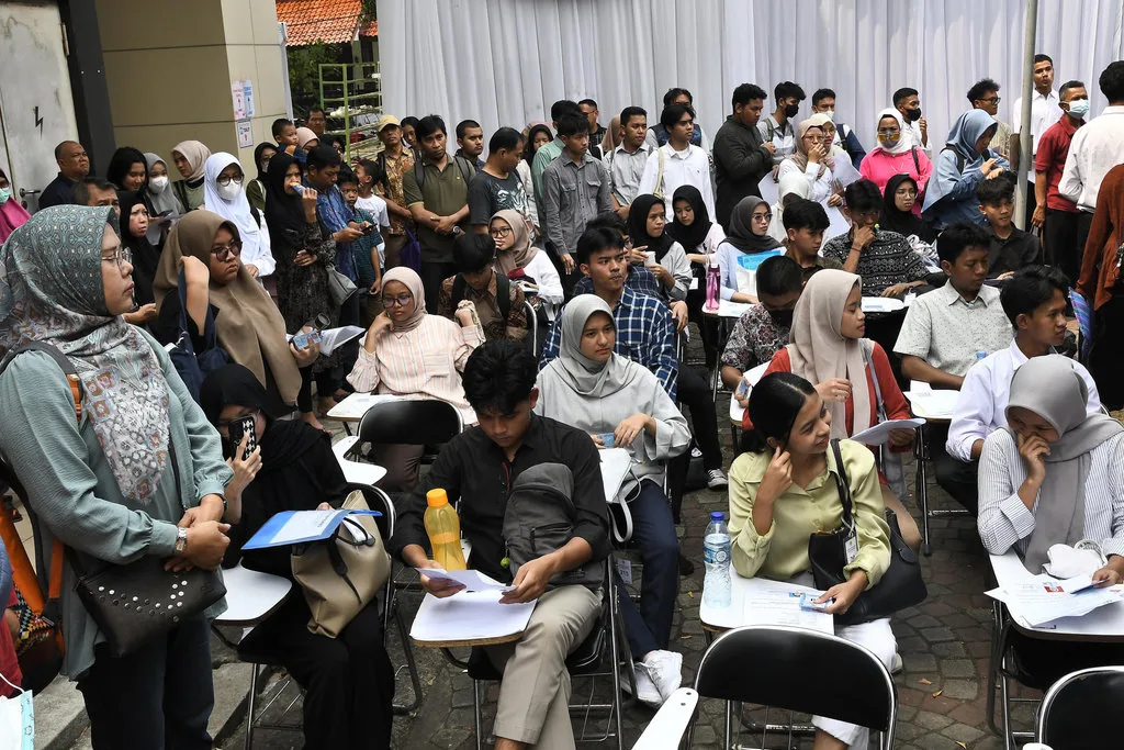 Pendidikan Gratis dari SD hingga Universitas: Ambisi Besar, Anggaran Terbatas