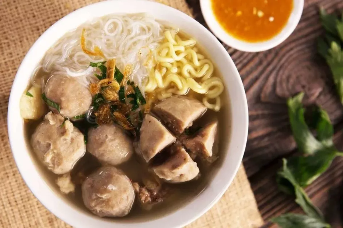 Bakso Sapi Kenyal Gurih Tanpa Bahan Kimia dan Kuah Rempah Tradisional