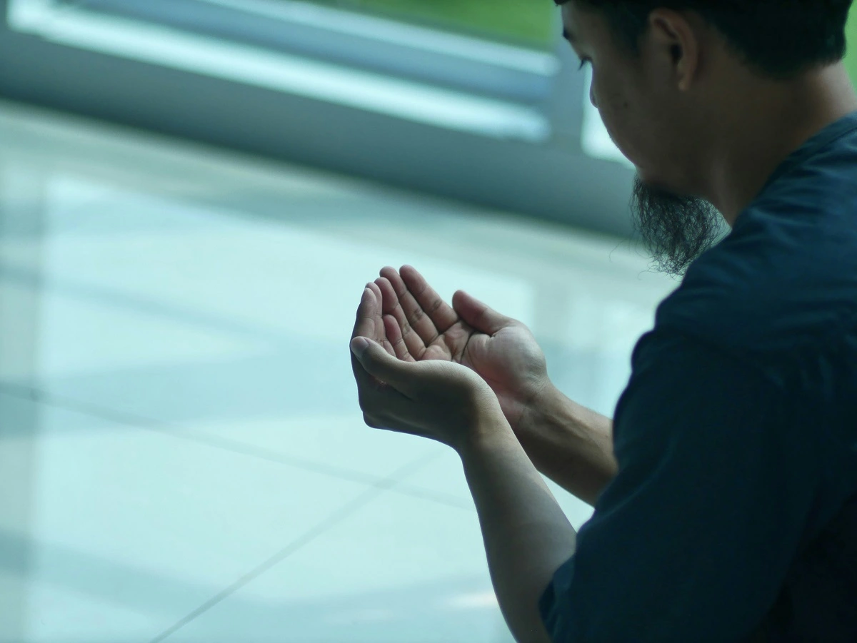 Tujuh Amalan Islam yang Menenangkan Hati dan Mengurangi Kecemasan