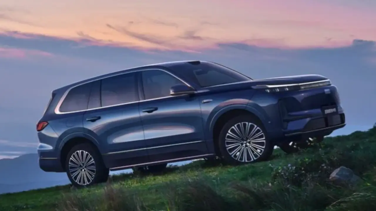 Geely EX5 vs Galaxy M9: Memilih SUV Premium Listrik atau Hybrid
