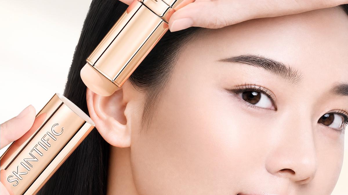 Cushion vs Foundation Stick: Pilih Coverage Tinggi atau Praktis Sat-Set?