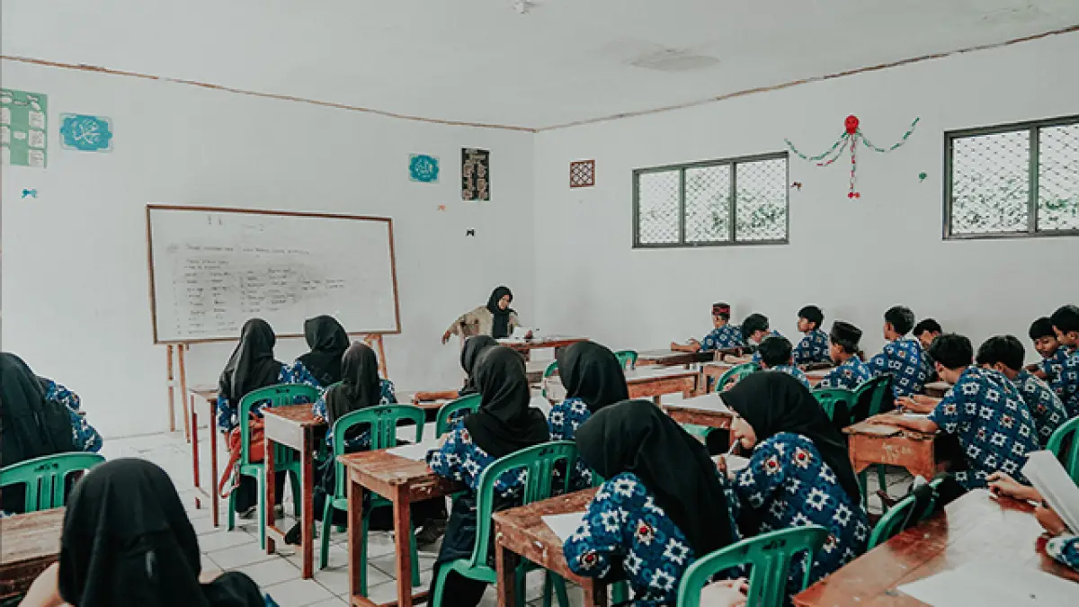 Larangan Gawai di Sekolah: Melindungi Fokus Belajar dan Ruang Digital Siswa