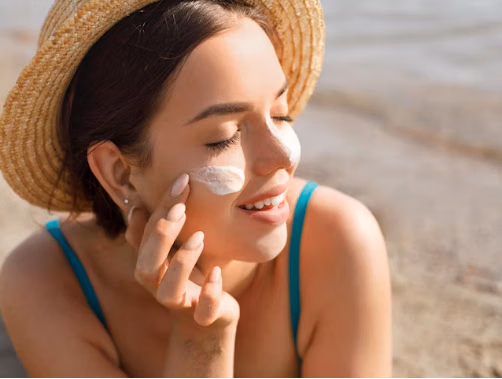5 Sunscreen Travel Size Praktis untuk Liburan Tanpa Repot