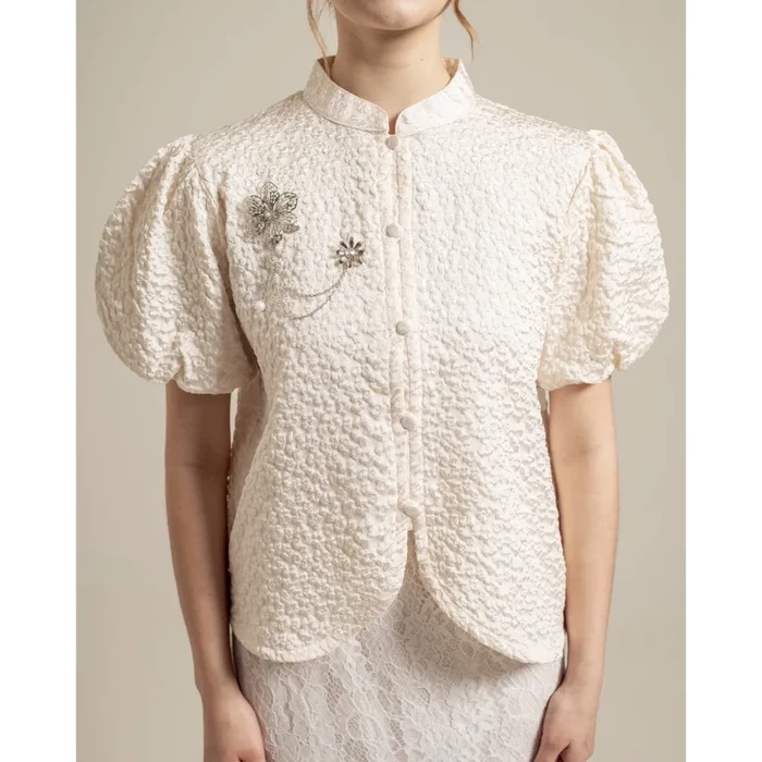 Cara Memadupadankan Batik dan Kebaya dengan Gaya Casual Kekinian