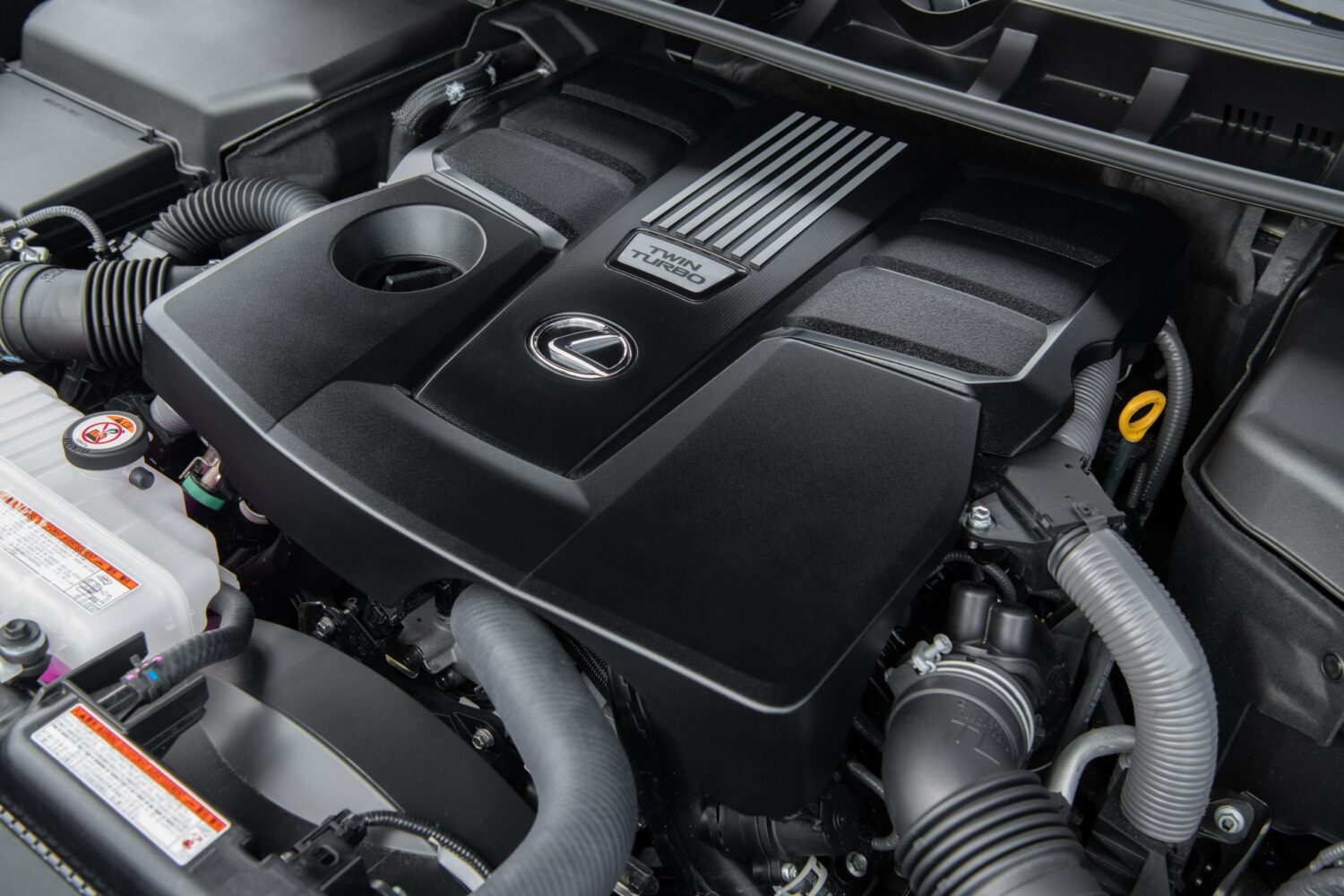 Lexus NX Hybrid Terbaru vs LX 700h: Teknologi, EV Range, dan Kemewahan