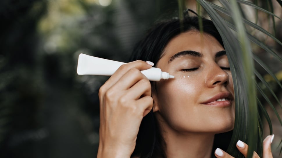 4 Sunscreen Lokal Murah Tanpa White Cast untuk Kulit Sensitif