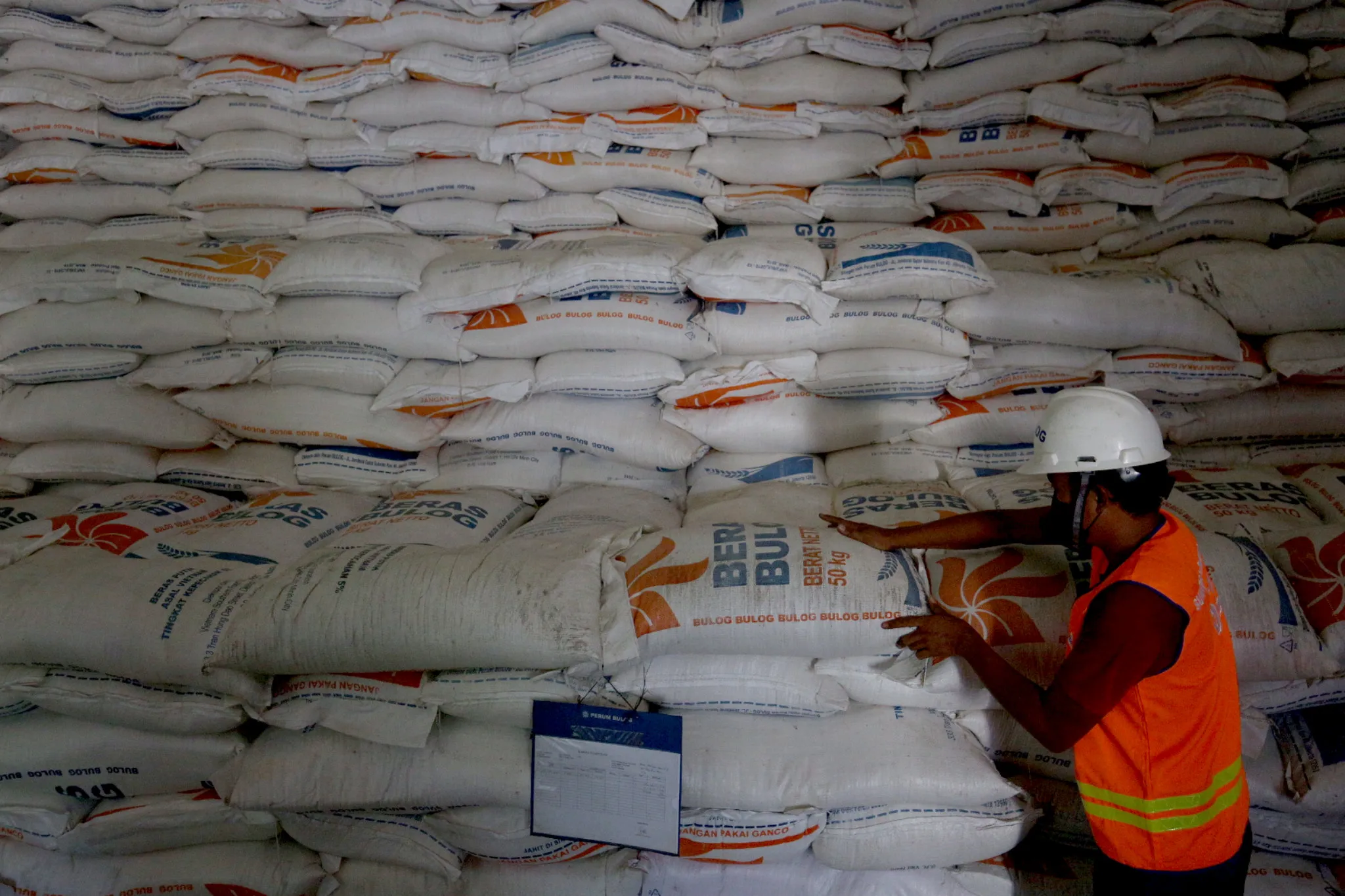 Pemerintah Jamin Stok Beras Aman, Impor Dihentikan dan Bantuan Digencarkan