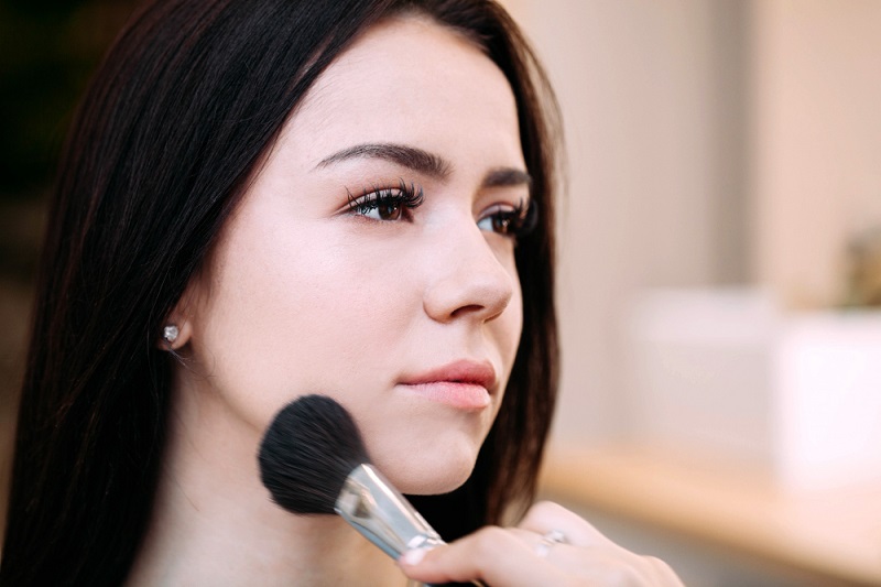Anti-Blush Makeup: Pipi Merona Alami dengan Warna Netral