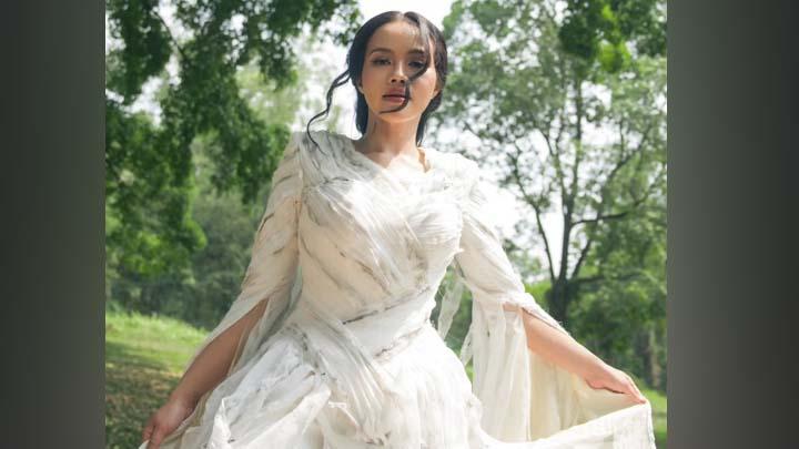 Rutinitas Perawatan Kulit Selebriti: Rahasia Glowing yang Masih Masuk Akal untuk Kita
