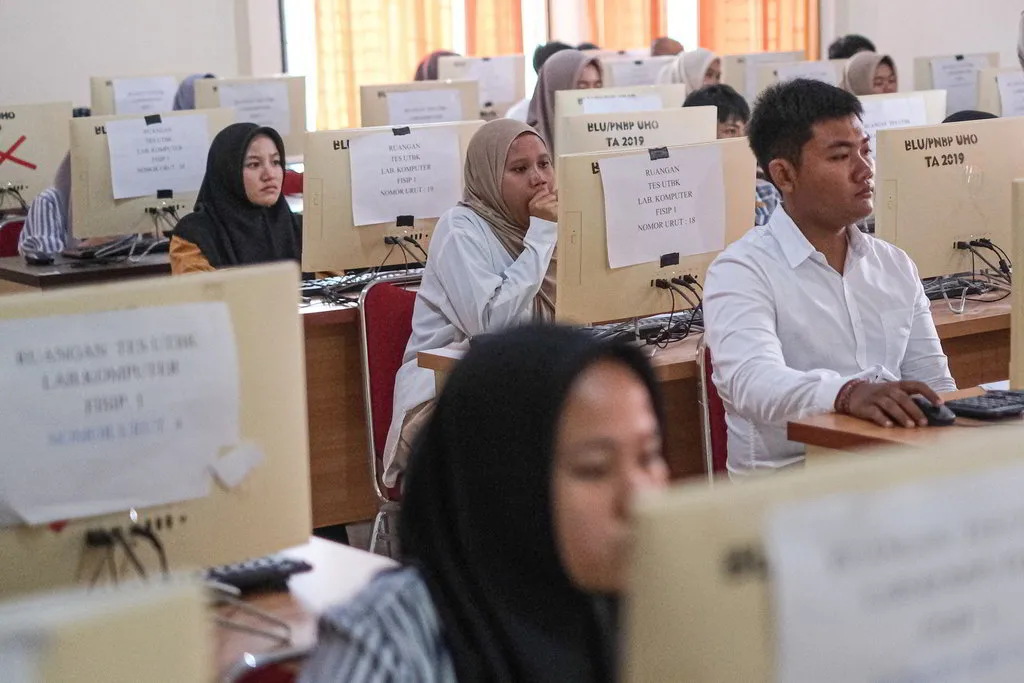 Pendidikan Gratis dari SD hingga Universitas: Ambisi Besar, Anggaran Terbatas