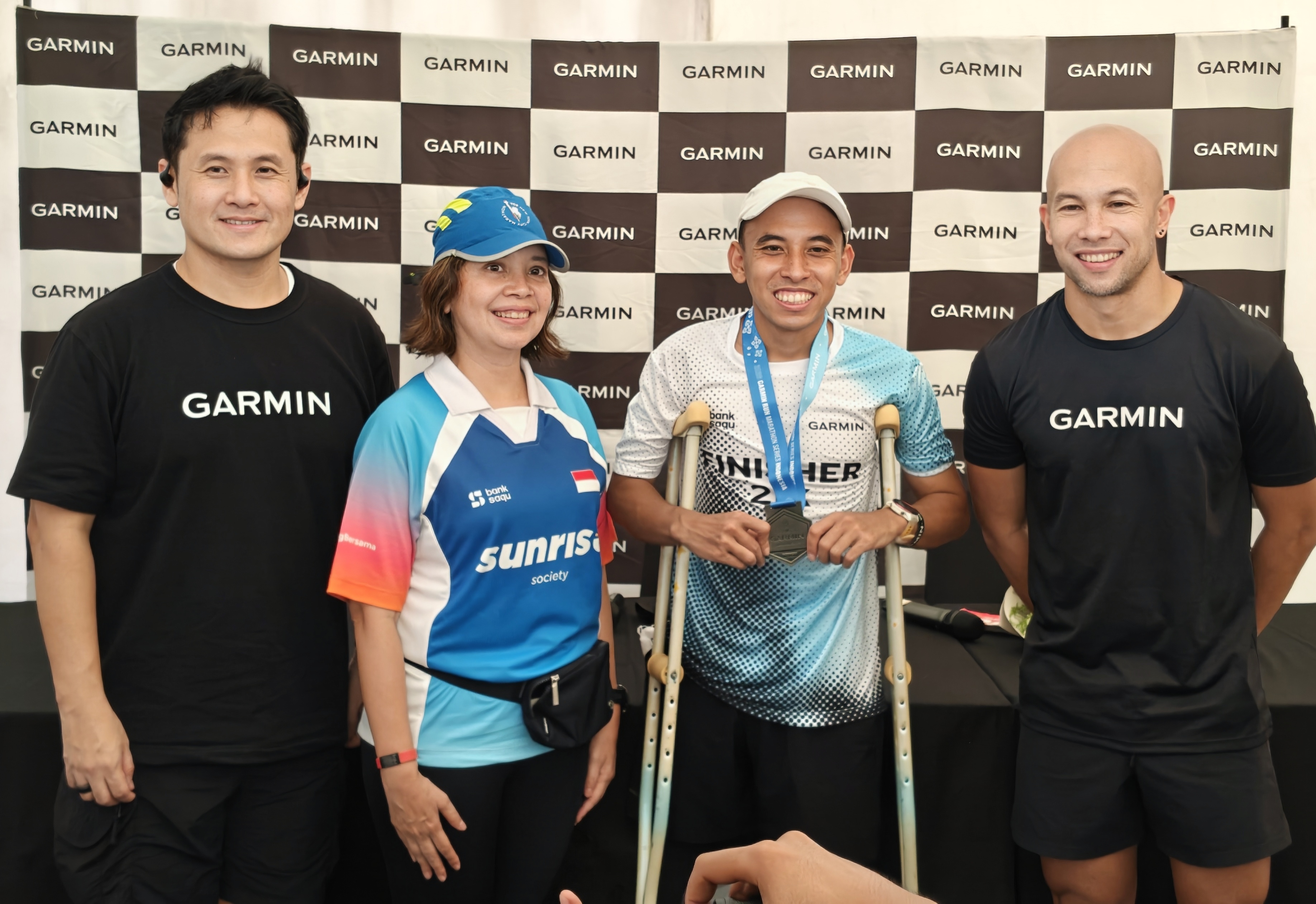 Pelari Difabel Taklukkan Half Marathon dengan Satu Kaki