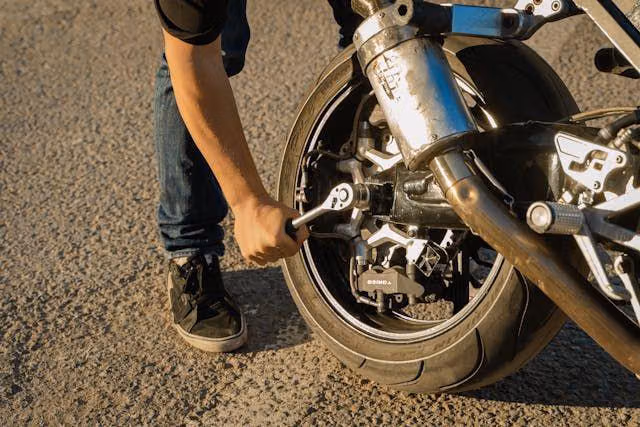 Panduan Lengkap Perawatan Ban Motor untuk Keamanan Harian