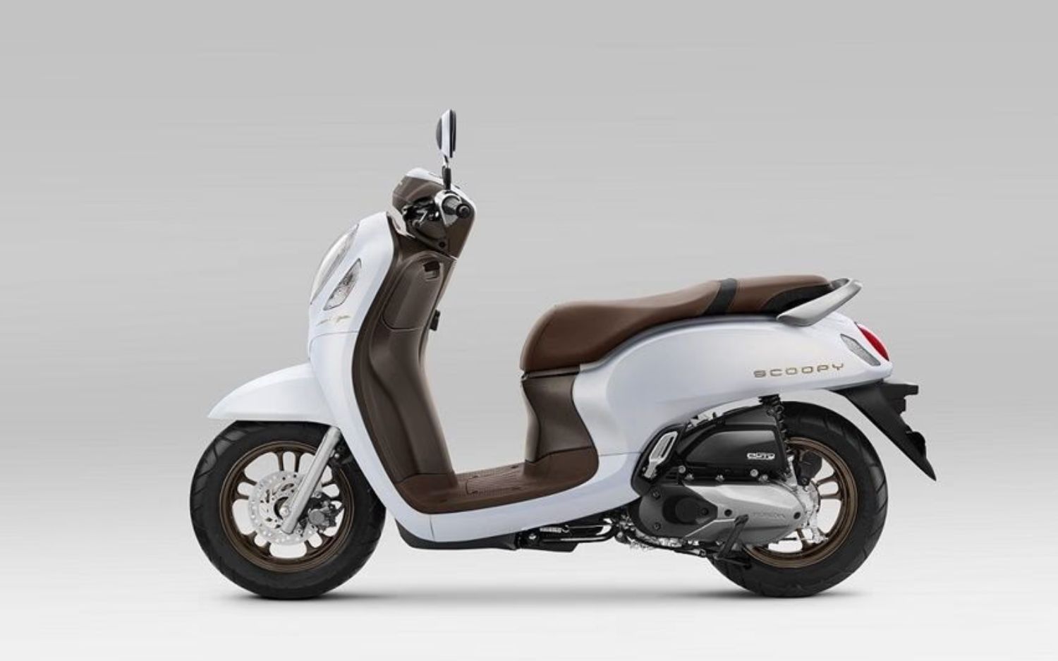 Fitur Kenyamanan Scooter Harian: Honda PCX 160 vs Scoopy