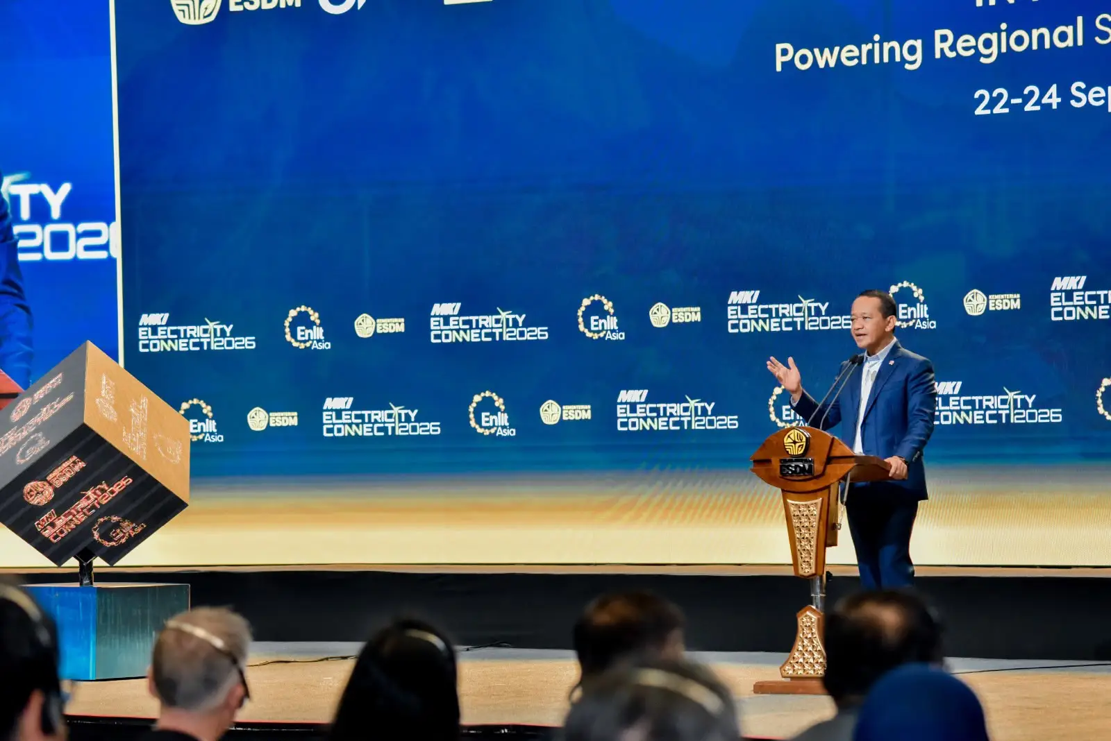 Investasi PLTS 100 GW: Taruhan Besar untuk Transisi Energi Bersih
