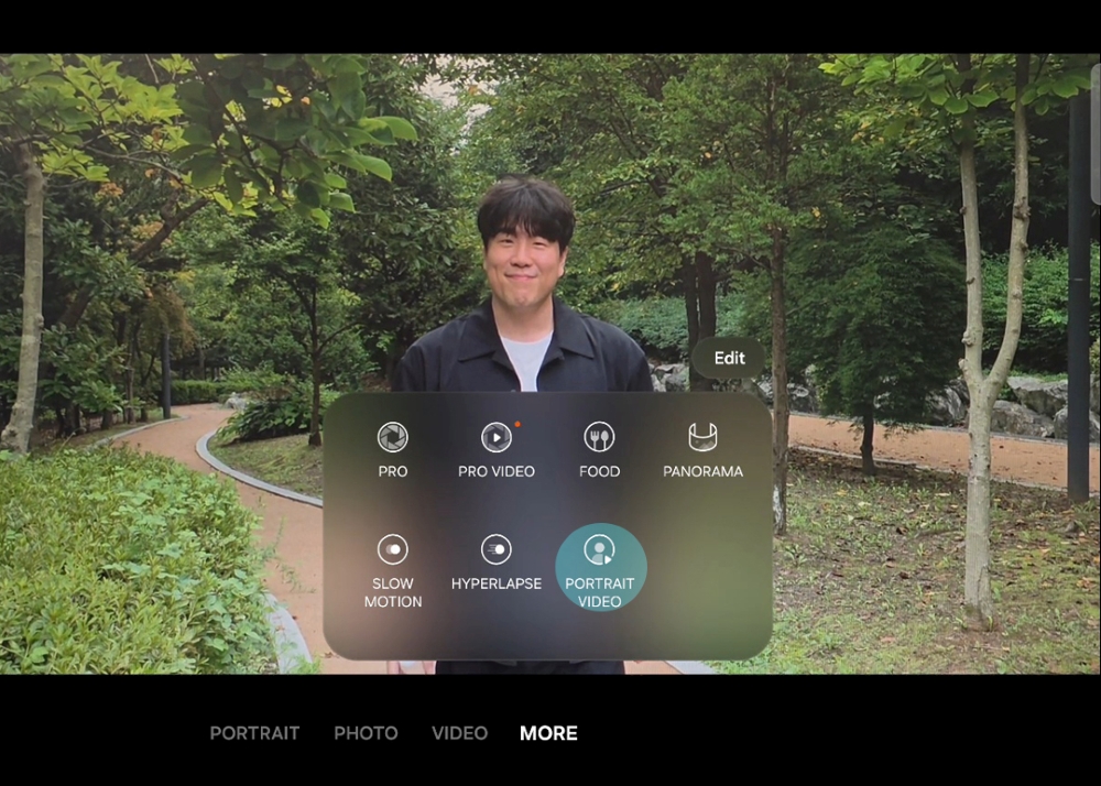Bagaimana Galaxy Z Series Meniru Karakter Lensa Profesional dalam Portrait Video