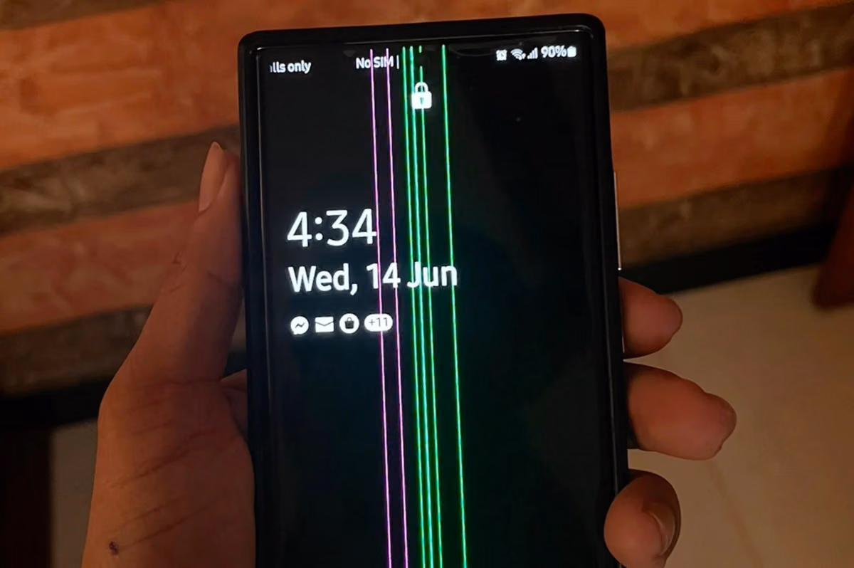 Garis Hijau dan Pink di Layar Samsung: Bug Software atau Rusak Hardware?
