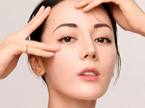 Serum Mata Dual Formula: Marjoram & Turmeric untuk Anti-Aging Area Mata